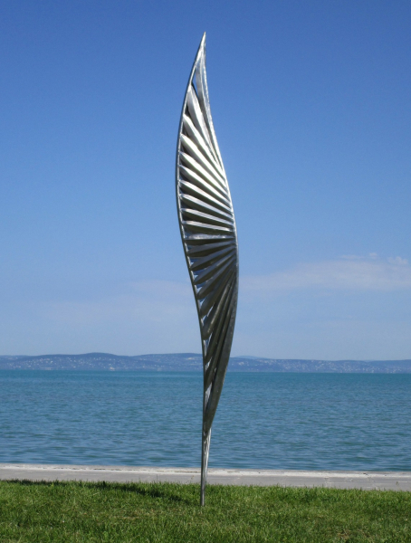 Huge feather garden artwork rusty